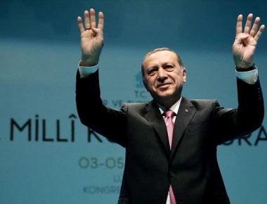 Δημοψήφισμα Τουρκία: Τη νίκη του στρατοπέδου του «ναι» χαιρέτισε ο Ερντογάν